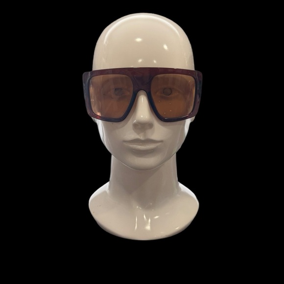 Chic Oversized Brown Sunglasses
0385 - Picture 2 of 4